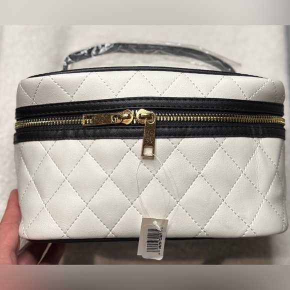 NWT Ulta Beauty Cosmetic Zip Closure Case Bag White/Black , quilted pattern - Picture 2 of 9